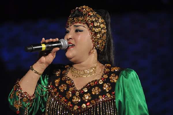 Hong Kong: Moroccan Singer Aicha Tachinouite Welcomed by Hong Kong’s Highest Official