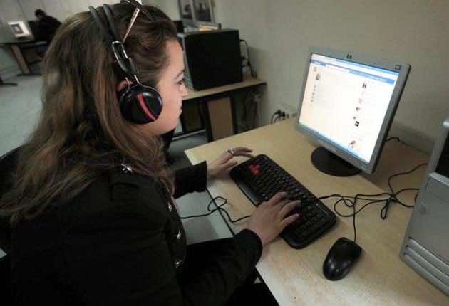 9 million Moroccans Spend Over 4 Hours on Internet per Day, Facebook Most Popular