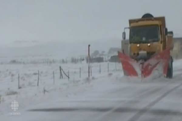 Snowstorm congests traffic in Morocco
