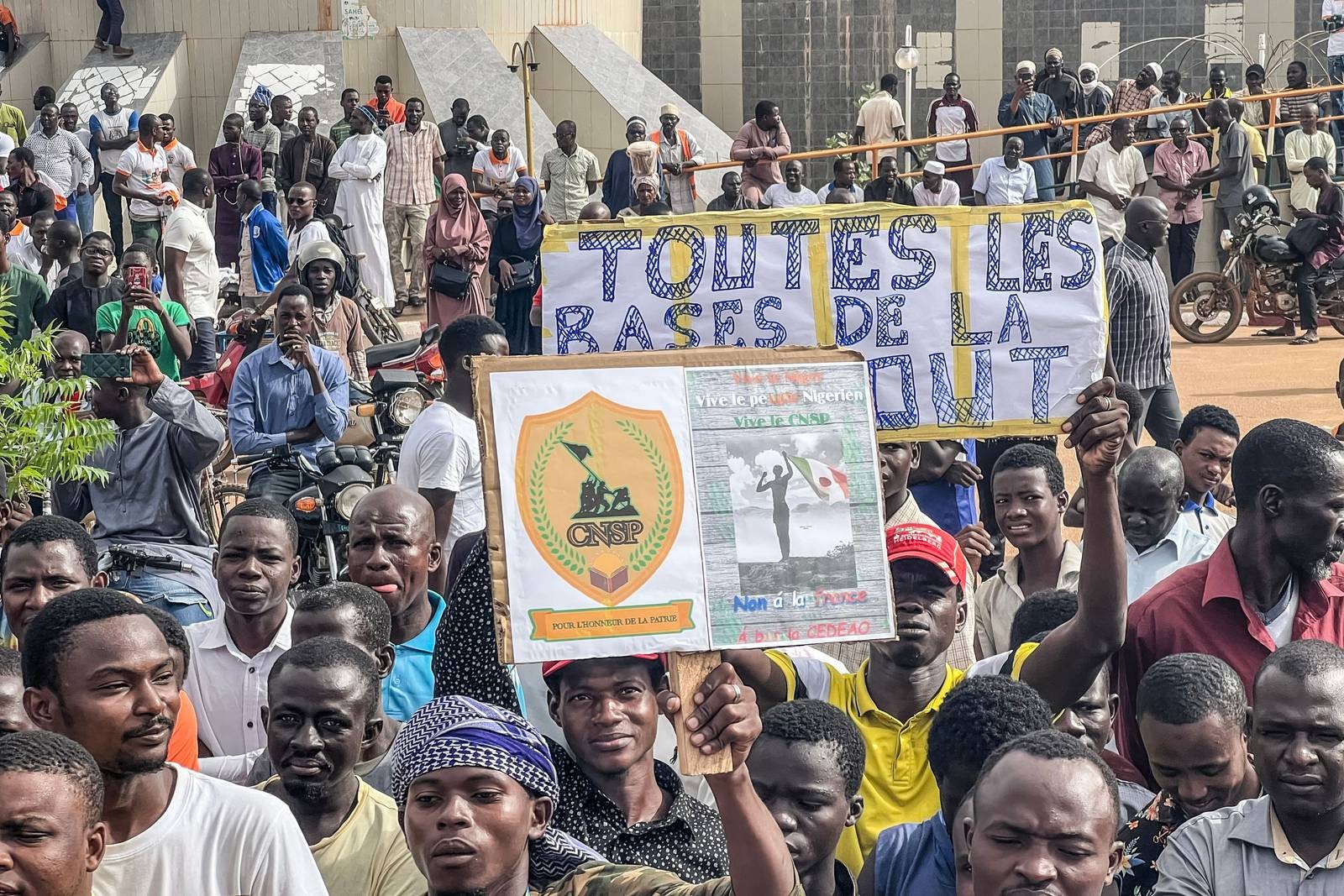 US, UK Embassies Evacuate Staff from Niger Amid Political Turmoil