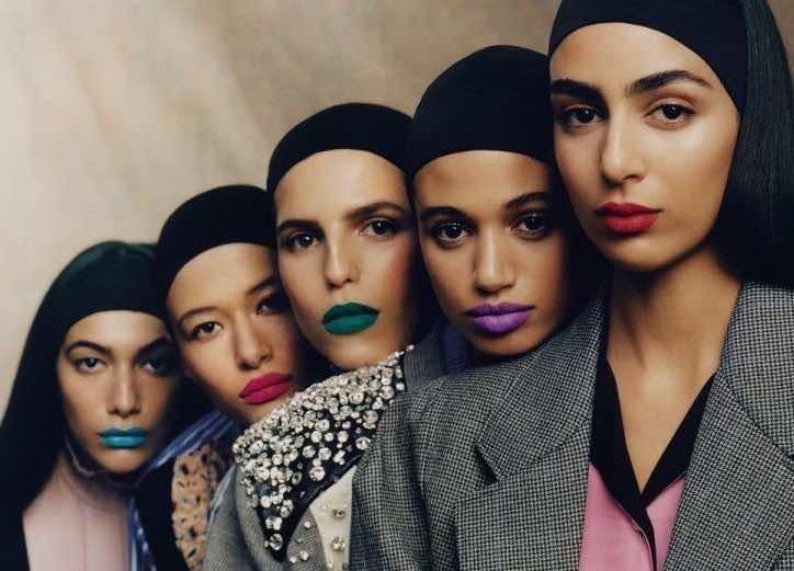 女性情報誌 Vogue Arabia Magazine December 2021 Vogue Arabia December 2021 Cover Story Editorial