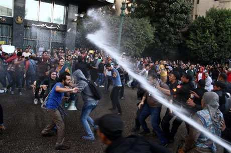 10 on Egypt constitution panel halt work over arrests