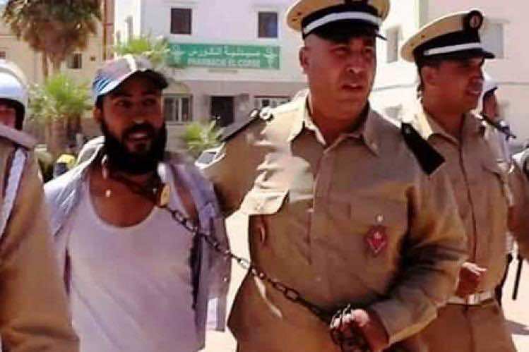 Moroccan Street Vendor Chains Himself to Cart, Threatens Suicide