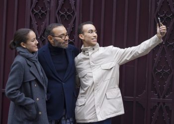 A Heartwarming Glimpse: King Mohammed VI’s Fatherly Care in Paris