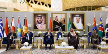 Akhannouch received a warm welcome at King Khalid International Airport from Prince Faisal bin Abdulaziz bin Ayyaf.