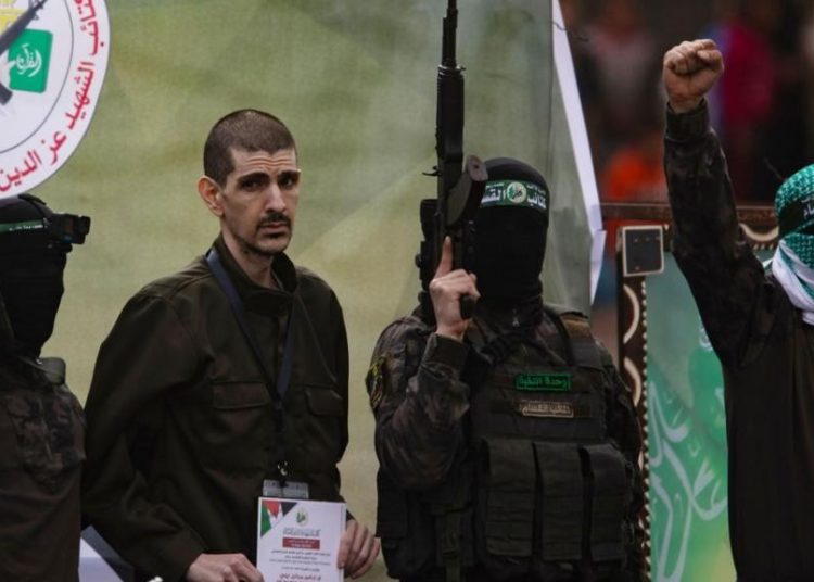 Hamas member and an Israeli hostage ahead of his release
