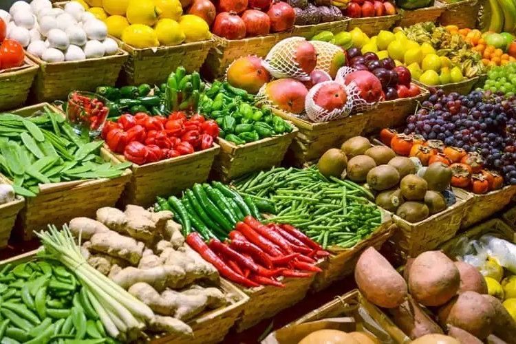 Producers expect the situation to reverse within weeks. As stocks run out and a new cycle begins, prices should recover around mid-summer.