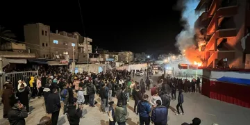 Rabat – On Sunday, Israel launched an airstrike on Nasser hospital in Khan Yunis in southern Gaza, which completely destroyed the surgery department, killing at least two people and injuring several staff members.