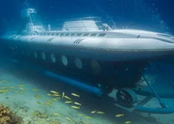 A tragic accident struck the Red Sea resort city of Hurghada on Thursday morning when a tourist submarine sank, claiming the lives of six tourists, including two children.
