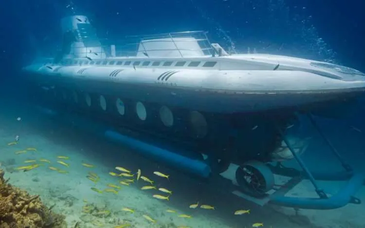 A tragic accident struck the Red Sea resort city of Hurghada on Thursday morning when a tourist submarine sank, claiming the lives of six tourists, including two children.