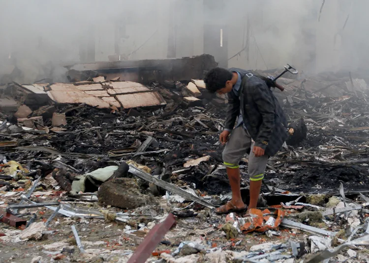 Rabat – US airstrikes in Yemen have killed 53 people, mostly women and children, in the capital Sanaa as well as areas in Saada, Al Bayda and Radaa, according to reports. The attacks come amid escalating tensions between US forces and Houthi rebels in the Red Sea region.