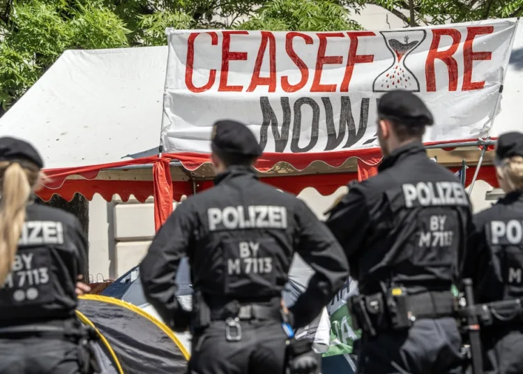 Rabat – Berlin’s immigration authorities have ordered four young foreign residents to leave Germany over accusation “antisemitism” and “support for terrorism” to due their participation in peaceful protests condemning Israel’s genocide in Gaza.