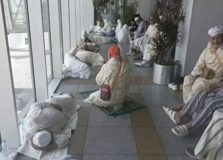 Umrah: Moroccans Stranded at Jeddah Airport Amid Unexplained Flight Delay