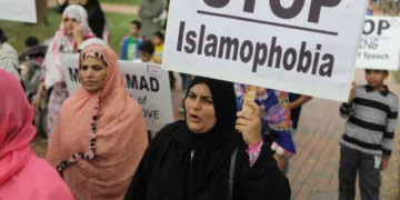 Perpetrator Assaults and Rips Off Woman’s Hijab in New Islamophobic Attack in France