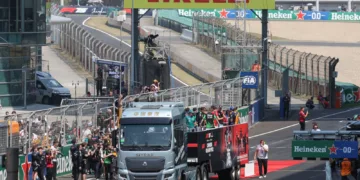SINOTRUK debuts special edition truck at 2025 F1 Chinese Grand Prix.
