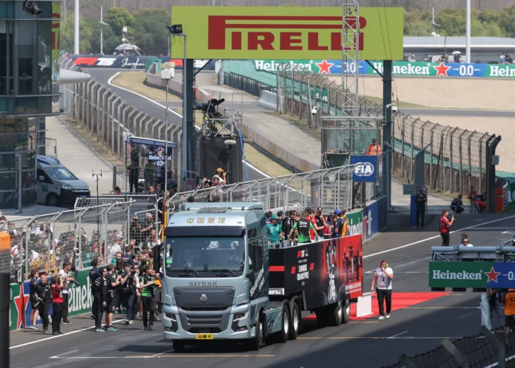 SINOTRUK debuts special edition truck at 2025 F1 Chinese Grand Prix.