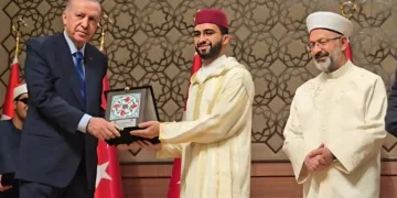 Abdelbasset Ouarach receiving the award