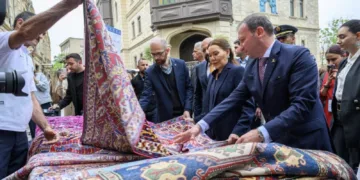 Princess Lalla Hasnaa, President of the Foundation for the Safeguarding of Rabat’s Cultural Heritage, visited the Azerbaijan International Carpet Festival in Baku on Sunday, where ancestral craft continues to hold a central place in everyday life.