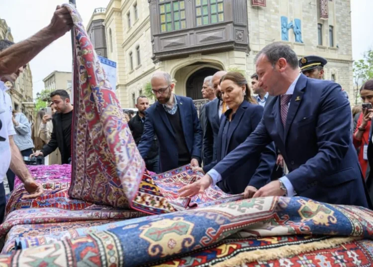 Princess Lalla Hasnaa, President of the Foundation for the Safeguarding of Rabat’s Cultural Heritage, visited the Azerbaijan International Carpet Festival in Baku on Sunday, where ancestral craft continues to hold a central place in everyday life.
