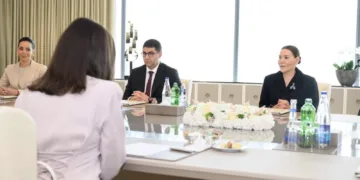 In a gesture that reaffirmed Morocco’s commitment to cultural diplomacy, Princess Lalla Hasnaa met with Azerbaijan’s First Lady Mehriban Aliyeva on Monday at the Heydar Aliyev Foundation headquarters in Baku. 