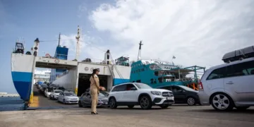 The National Road Safety Agency (NARSA) has announced that Moroccan drivers planning to travel abroad with their vehicles must have double registration plates.