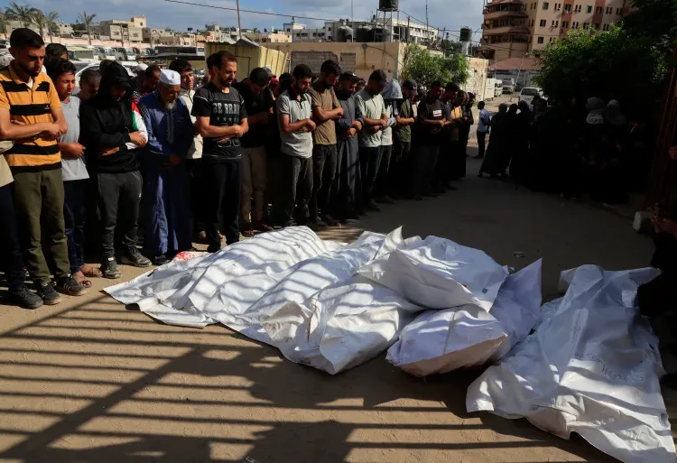 [Hatem Khaled/Reuters]