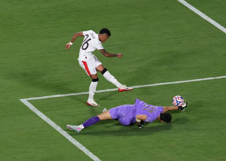 Bounou's impressive save against Savinho