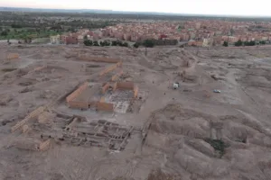 Archaeological excavations conducted between 2024 and 2025 at Sijilmassa have uncovered exceptional discoveries that reshape our understanding of Morocco’s medieval heritage.