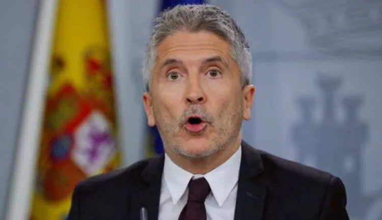 Spain’s Interior Minister Blames Vox for Fueling Hate Against Migrants, Including Moroccans