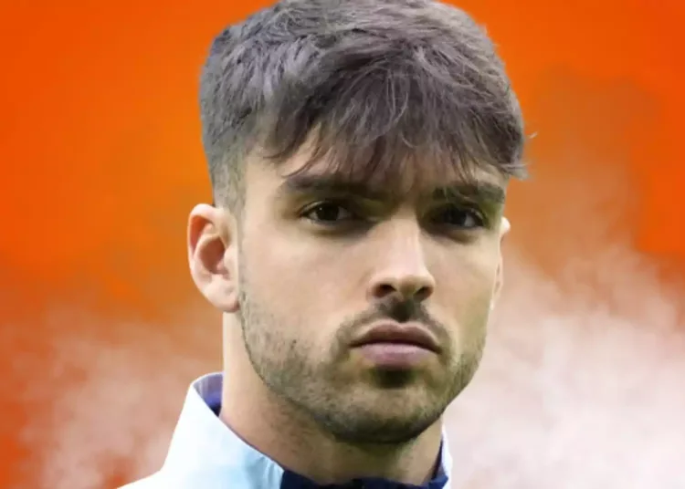 Raúl Asencio is accused of distributing child pornography and unlawfully sharing private content.