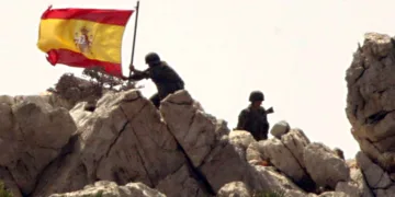 In an unexpected move, Spanish authorities have removed their flag from the uninhabited islands known as “El Bar” and “El Bahar,” located off the Mediterranean coast of Morocco near the city of Al Hoceima.