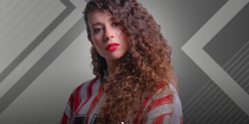 In Morocco’s music scene, where surface trends sometimes drown out sincerity, Malek Karimeddine stands apart with her honest approach. 