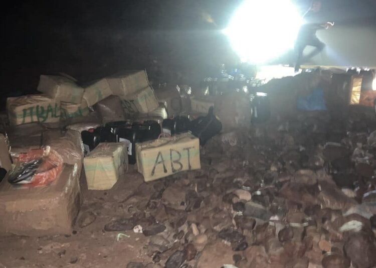 Early Friday, National Security forces in Sidi Ifni intercepted an international operation involving drug smuggling and illegal immigration by sea, confiscating roughly 1,922 tons of hashish.