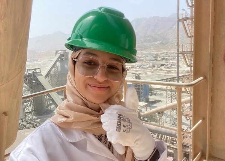 The young Moroccan woman, known for inventing a water-powered car, is participating in the “Industries and Innovation” track.