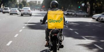 Glovo delivery workers affiliated with the Moroccan Labor Union (UMT) began a 48-hour general strike in Casablanca today.