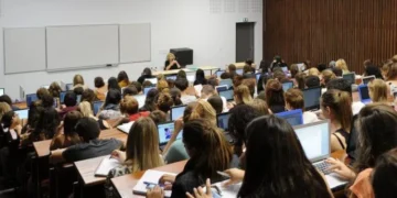 Moroccans Maintain Position as Largest Foreign Student Community in France