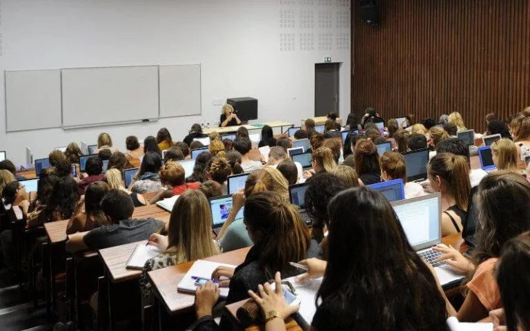 Moroccans Maintain Position as Largest Foreign Student Community in France