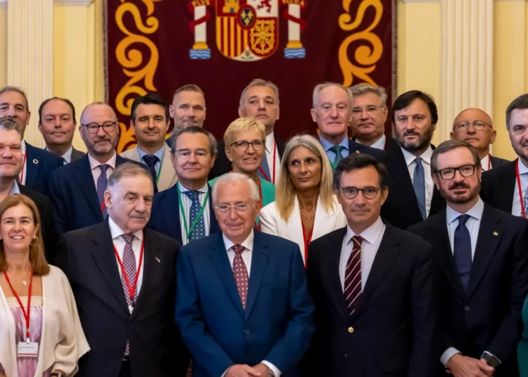 President of Melilla, Juan José Imbroda (center), with the NATO Parliamentary Assembly delegation. (EFE)