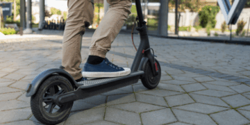 The National Railway Office (ONCF) has introduced new regulations on the transport of electric scooters on trains and their use within stations, responding to complaints from passengers. 