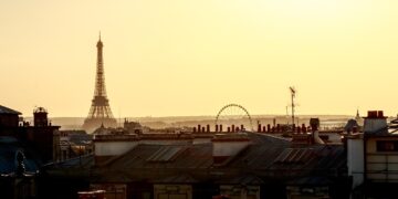 Estimates Suggest 700,000 Undocumented Migrants Live in France 1