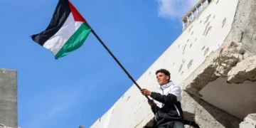 Palestinians Begin Returning Home in Gaza