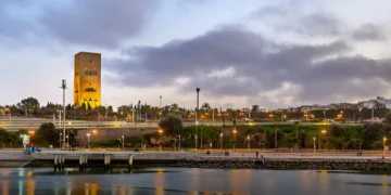 One can enjoy coffee alone on a café terrace, wander through markets, or even learn to surf on nearby beaches without hassle. Such tranquility is exceptionally rare for a capital city.