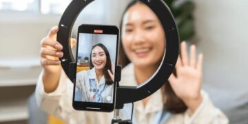 China: Only Degree-Holding Influencers Can Discuss Professional Topics