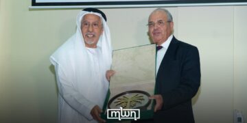Abdelouahhab Zaid, Secretary General of the Khalifa Award, receiving the award