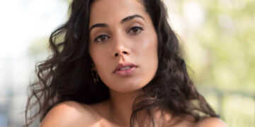 Born in 1989 in Casablanca, Nadia Kounda began her acting career around 2008 in Morocco and gained recognition for her leading role in “L’Amante du Rif” (2011).