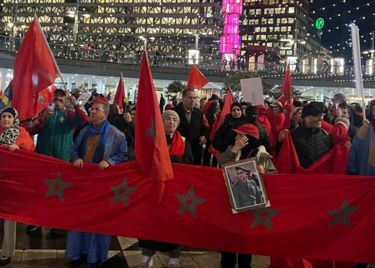 Waving hundreds of red Moroccan flags, participants, including many young people and children, as well as Swedish supporters, marched through the city in a display of patriotism and solidarity.