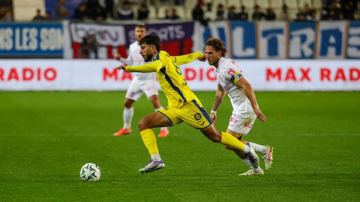 Wydad and Espanyol Go Head-to-Head for Rising Midfield Talent Rayan Touzghar