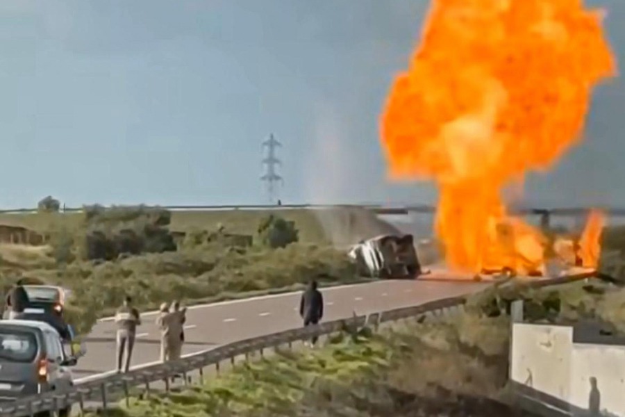 Gas Cylinders Truck Explodes on Had Soualem-Casablanca Highway