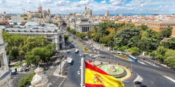 Spain’s government announced Monday it will approve a comprehensive regularization program benefiting over 500,000 undocumented immigrants.