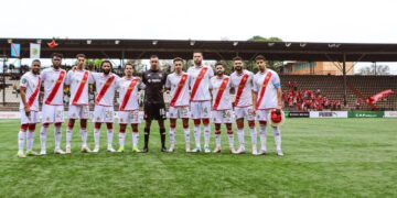 Wydad Casablanca secured qualification to the CAF Confederation Cup knockout stages after beating Azam FC 2-0 at Stade Mohammed V